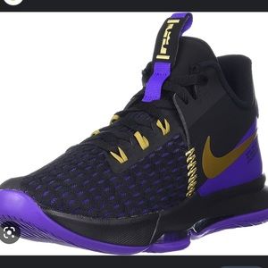 New in box Nike Lebron Witness V Basketball Shoes